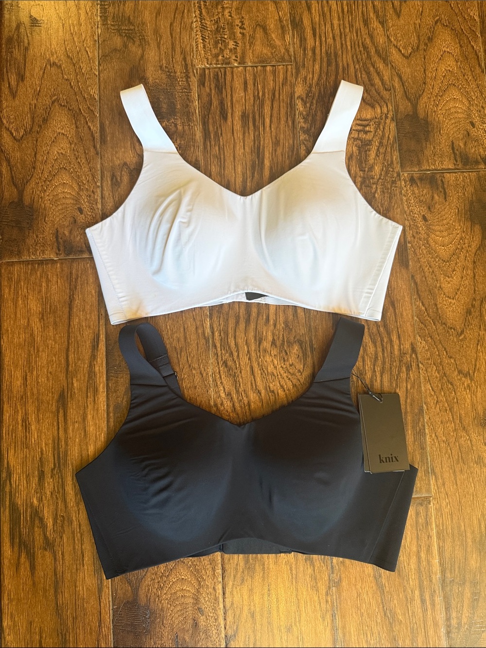 NWT!  Knix Catalyst Wireless Comfort Bra Duo in White and Black, size 4